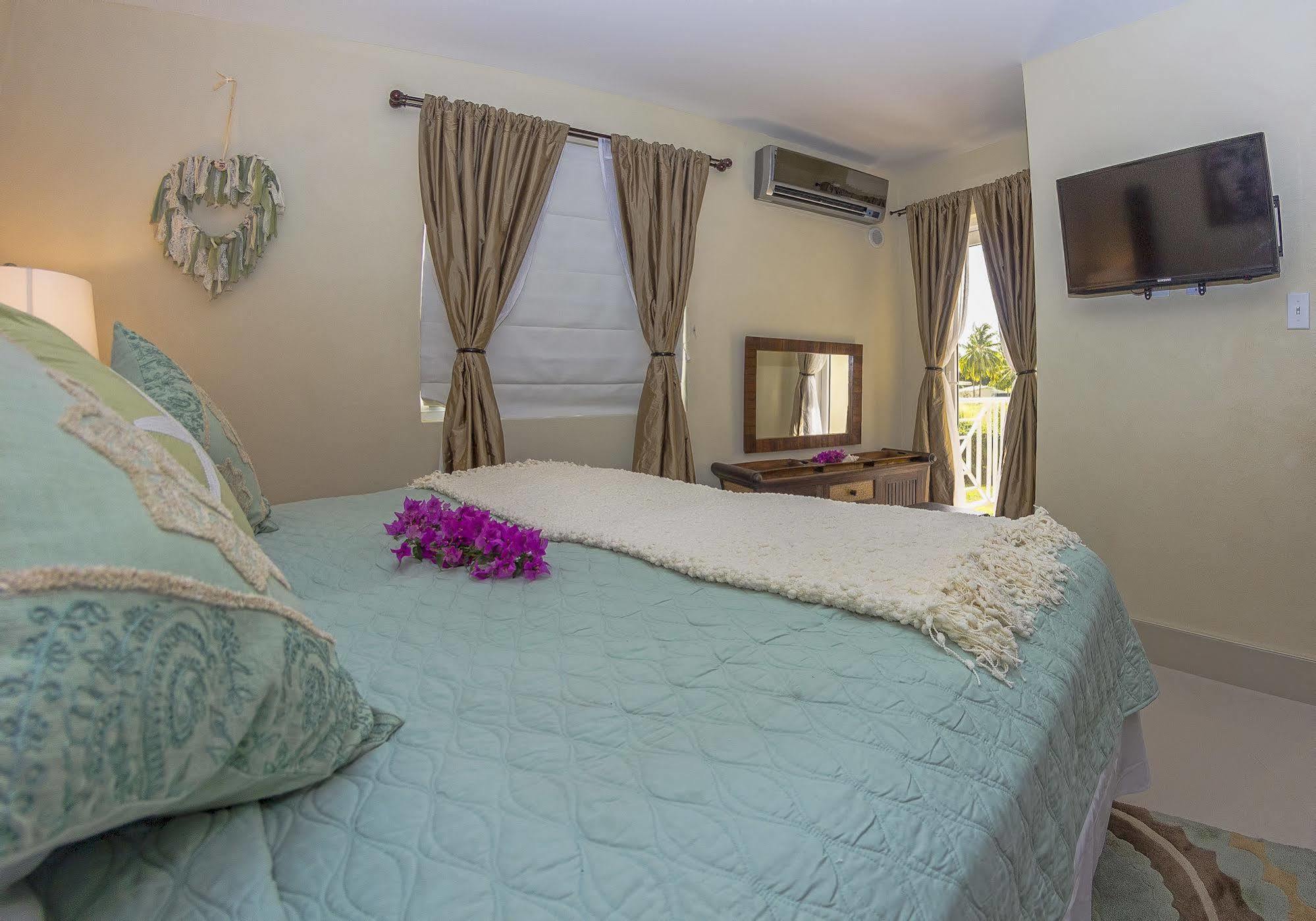 Lantana Barbados Condos Сейнт Джеймс Екстериор снимка