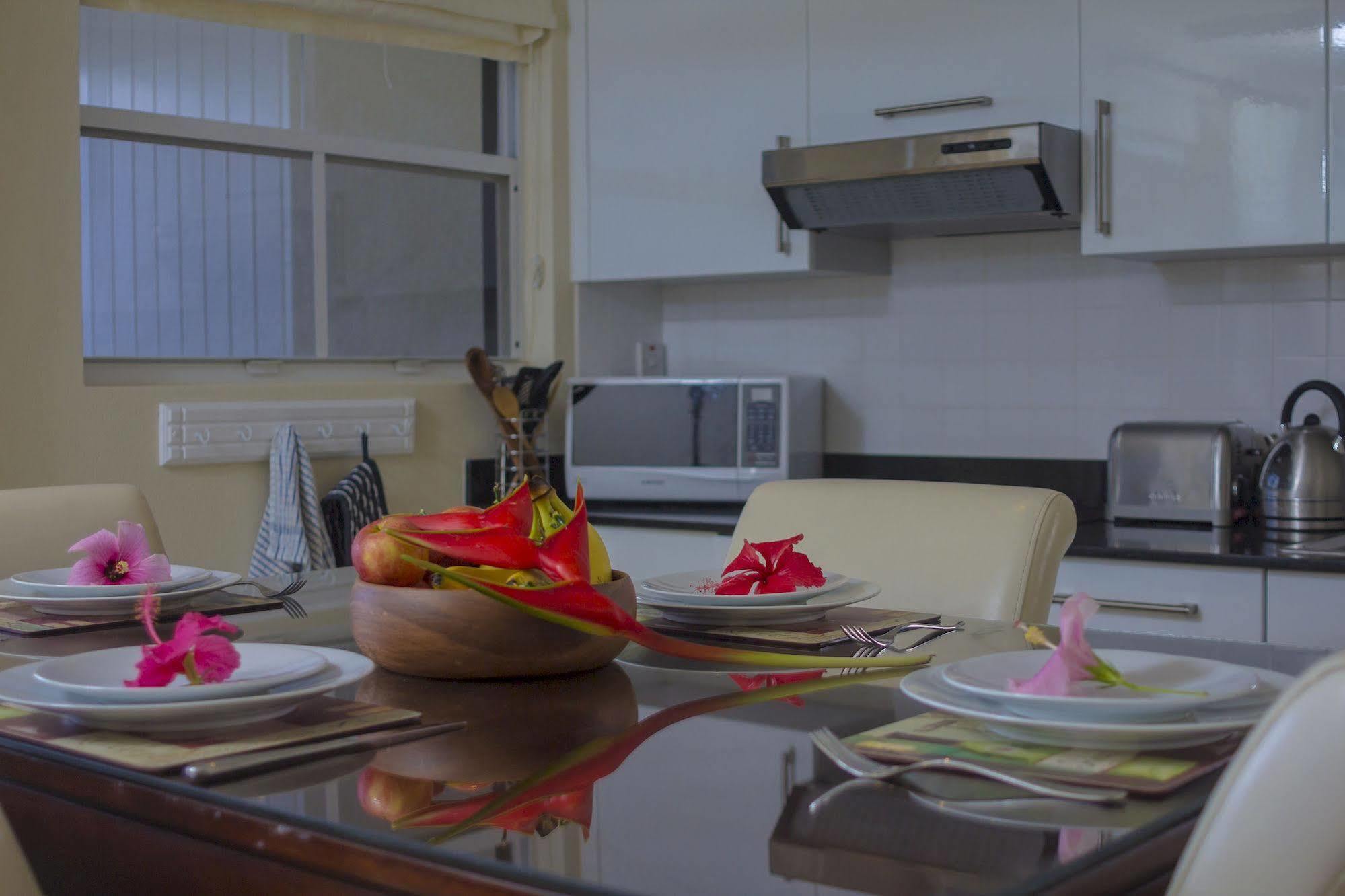 Lantana Barbados Condos Сейнт Джеймс Екстериор снимка