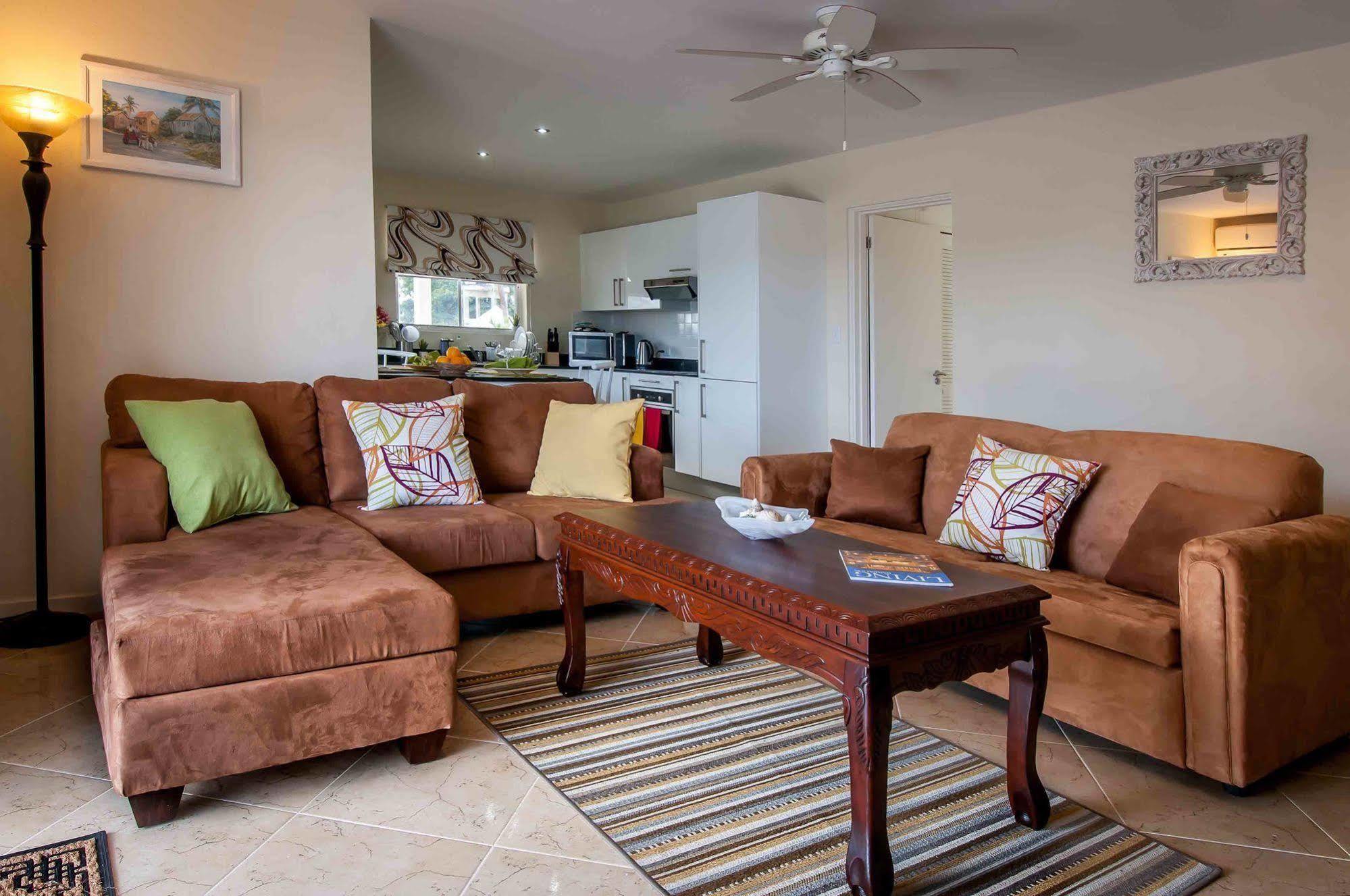 Lantana Barbados Condos Сейнт Джеймс Екстериор снимка
