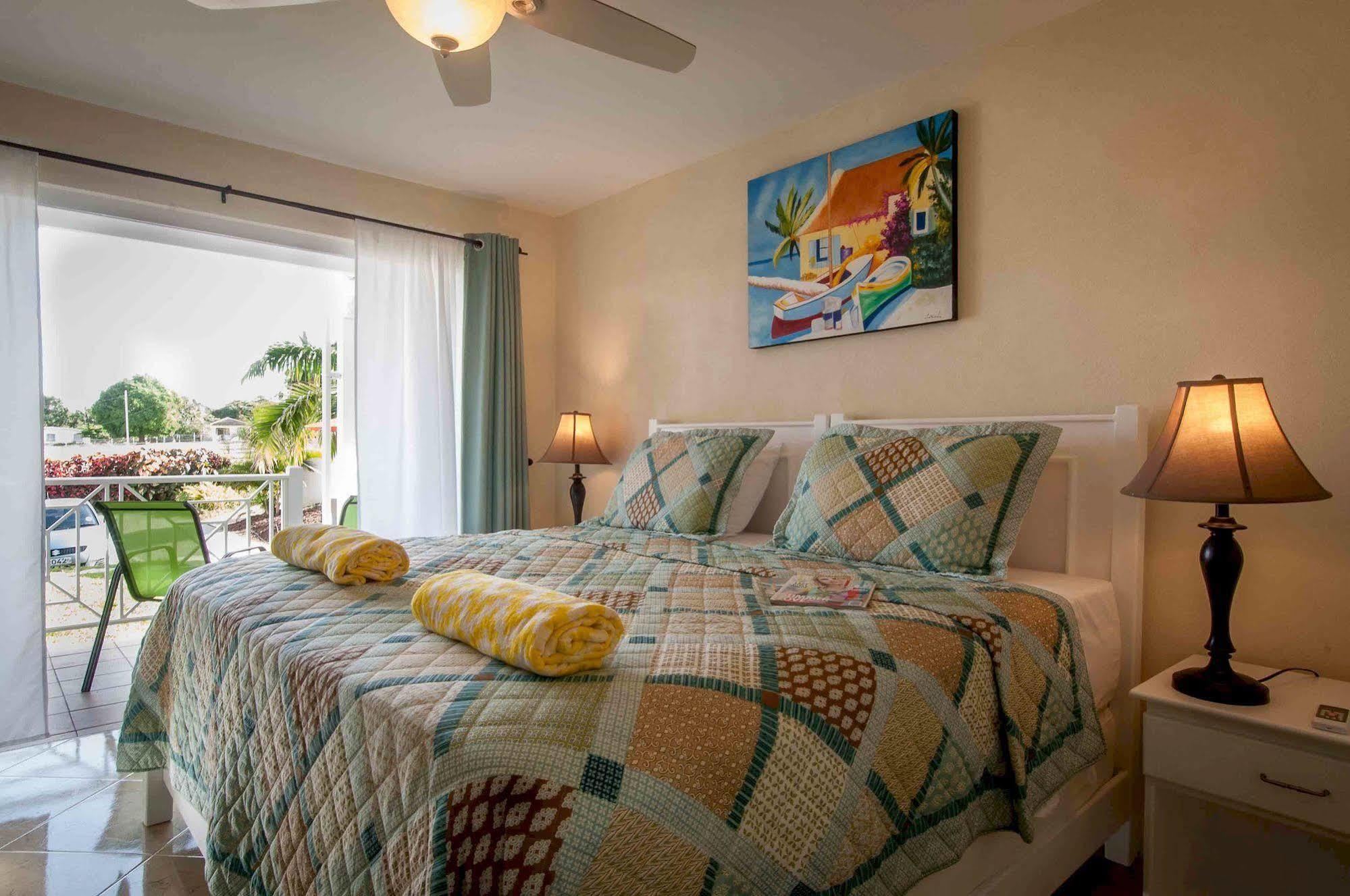 Lantana Barbados Condos Сейнт Джеймс Екстериор снимка