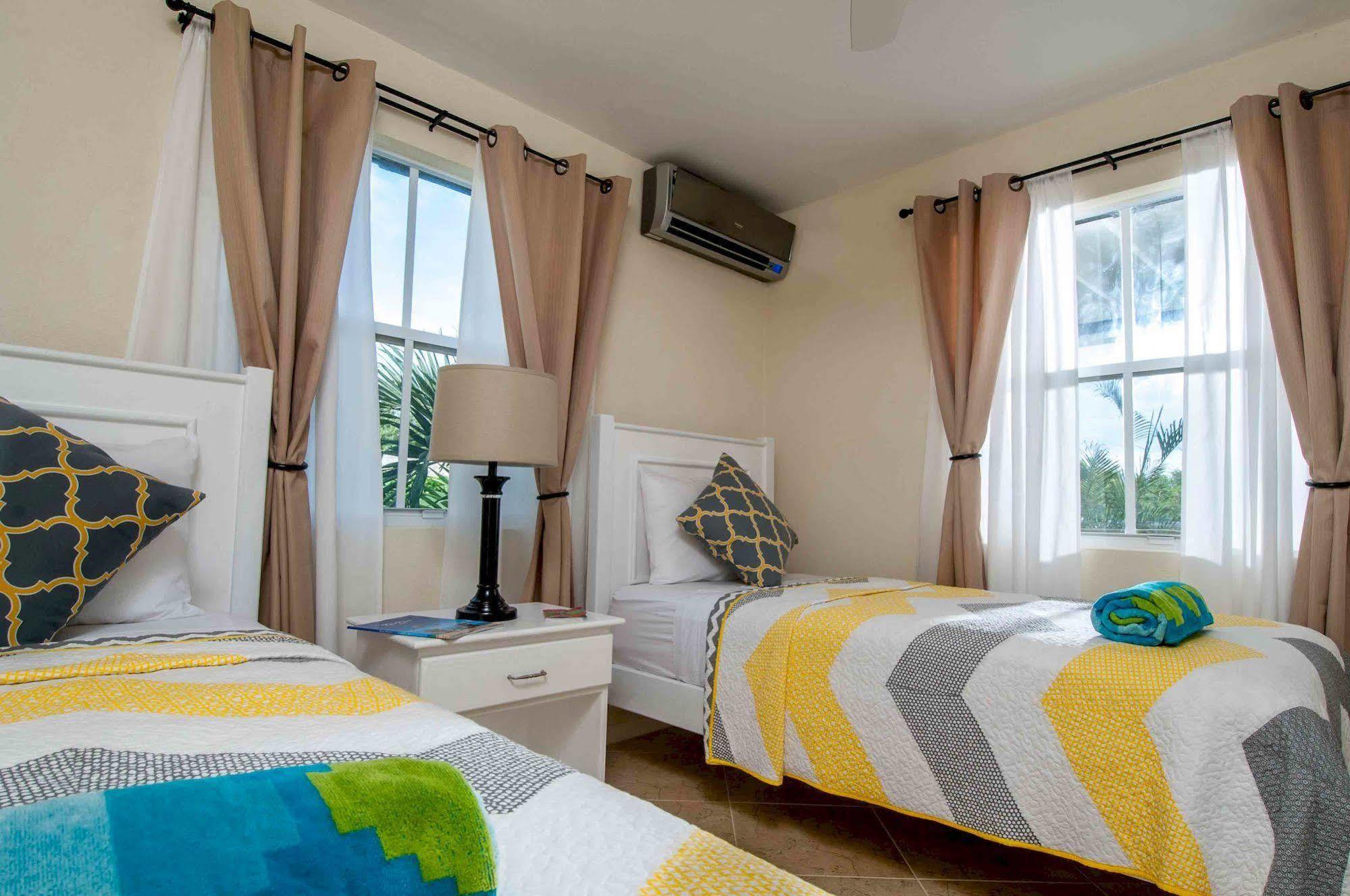 Lantana Barbados Condos Сейнт Джеймс Екстериор снимка