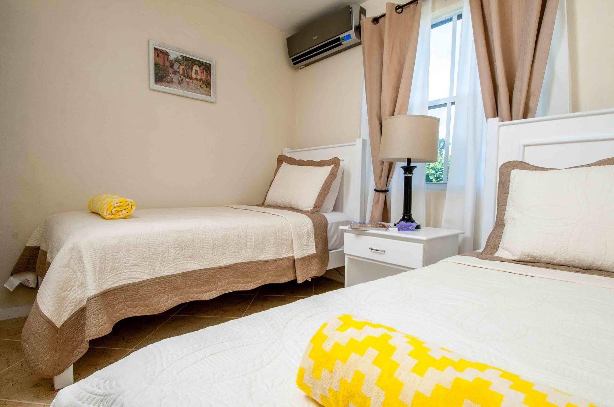 Lantana Barbados Condos Сейнт Джеймс Екстериор снимка