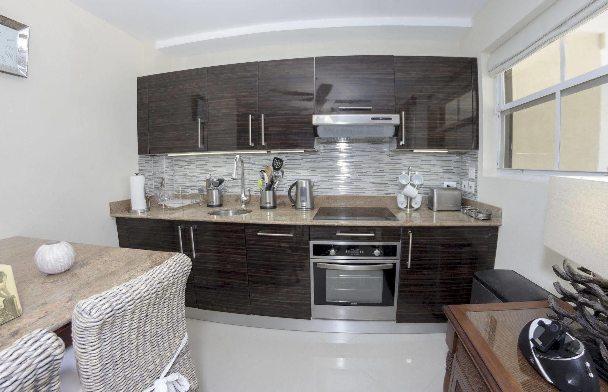 Lantana Barbados Condos Сейнт Джеймс Екстериор снимка