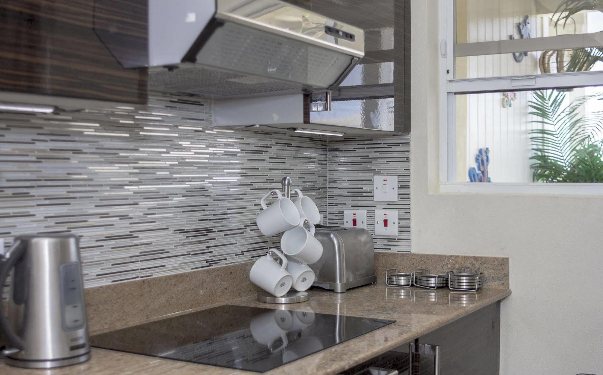 Lantana Barbados Condos Сейнт Джеймс Екстериор снимка